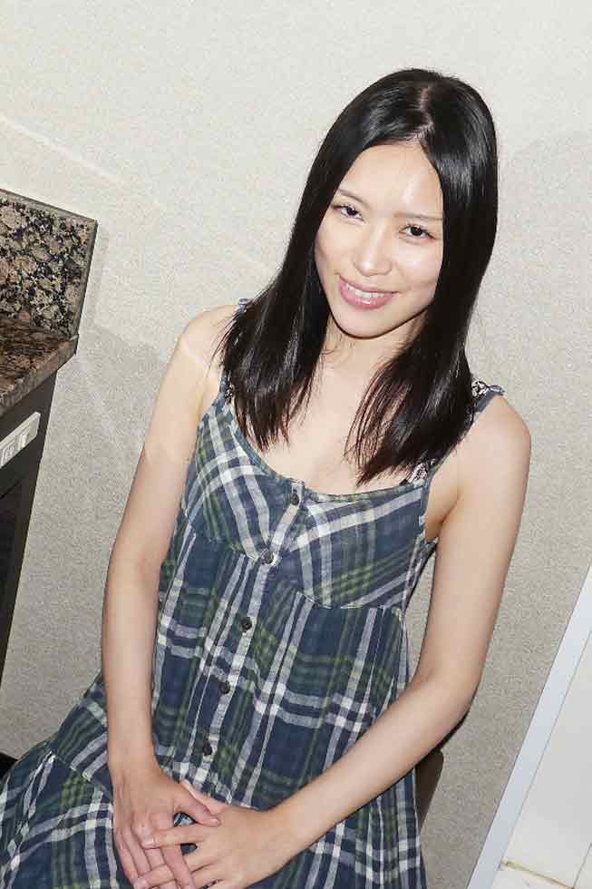 She Begged Me For Money, I Begged Her For Sex - Tomomi Minowa