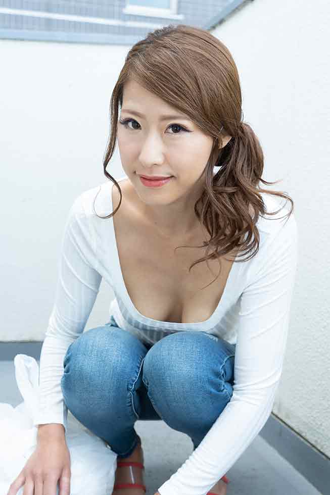 Braless Neighbor In The Morning: Chika Sugiyama