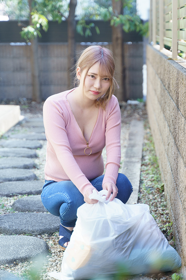 Braless Neighbor In The Morning: Yui Kisaragi